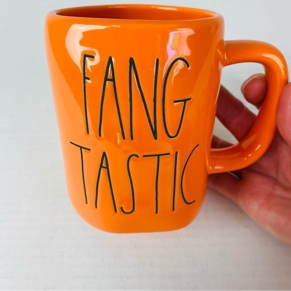 Rae Dunn FANGTASIC Halloween Mug Size 18oz - Picture 1 of 7